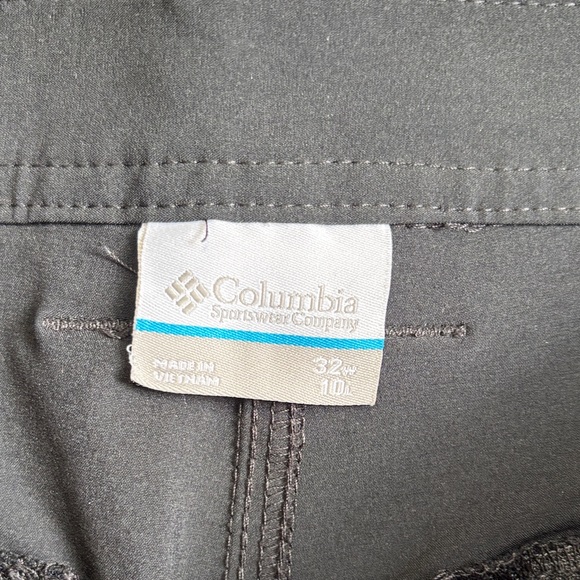Columbia Black Men's Hybrid Stretch Shorts - Picture 2 of 5